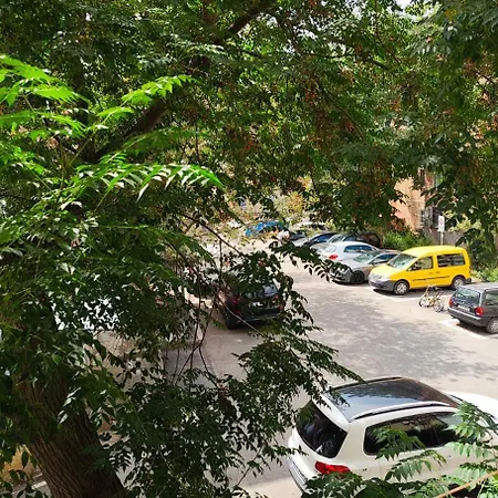 Center 5 - Ruby Nest